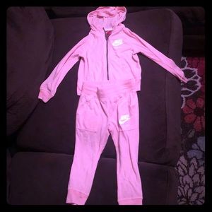 Nike outfit size 2t